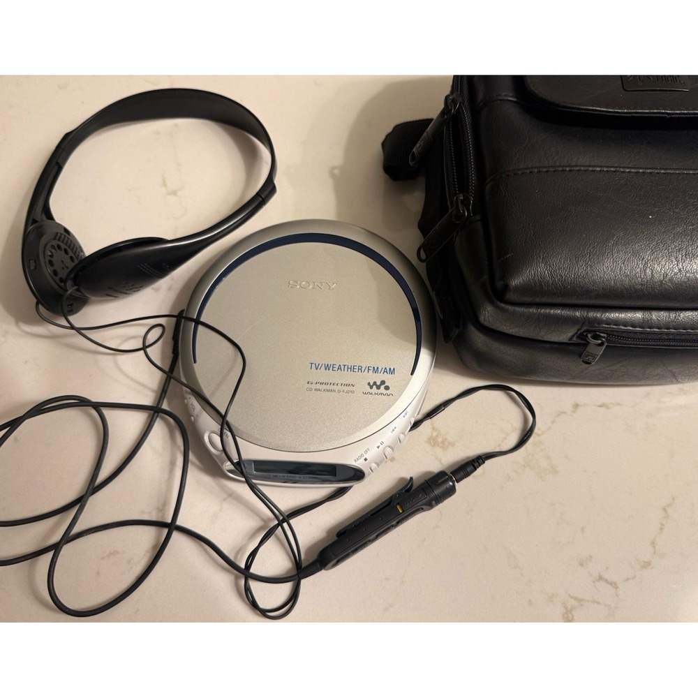 Sony D-FJ210 Portable CD Walkman Radio Silver Player TESTED w/ Remote & Case
